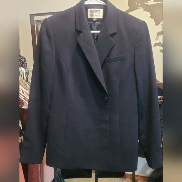 Kasper Jackets & Blazers - Gorgeous Kasper Petite Blazer